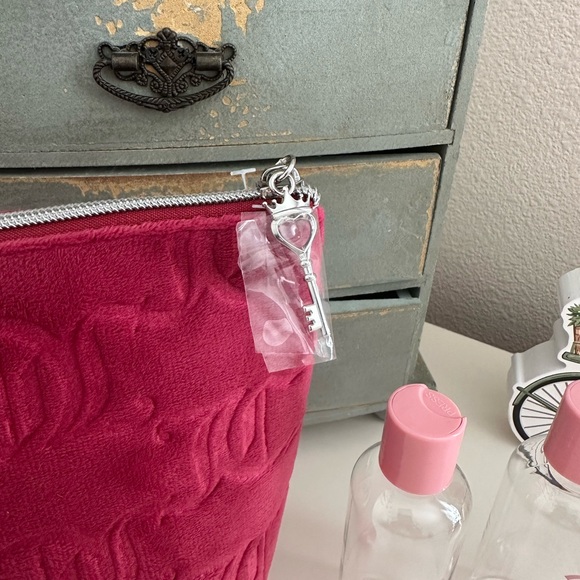 Juicy Couture Cosmetic Bag - Picture 3 of 4